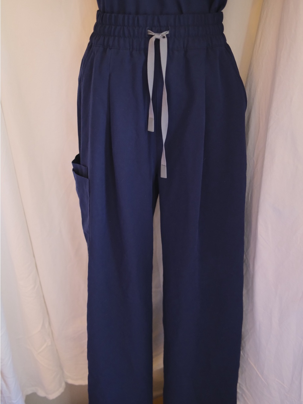 NWT FIGS Shelby Ultra High Rise Wide Leg Scrub Pants Navy Women’s Medium - Picture 4 of 7